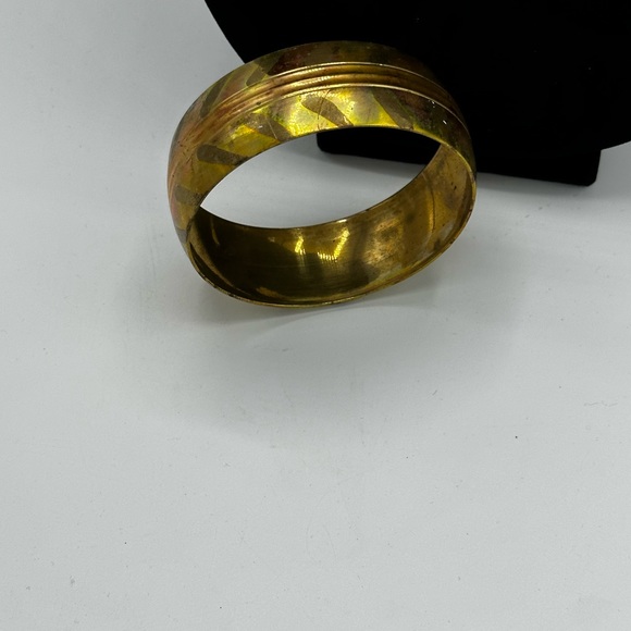 Vintage brass and copper bangle. 1in wide, 2.75 inner. 12grams - Picture 6 of 7
